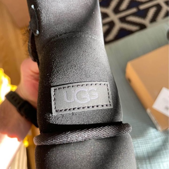 NEW 6 AUTHENTIC UGG Women's Mini Bailey Button II Boot, Black, 6 - Picture 8 of 9